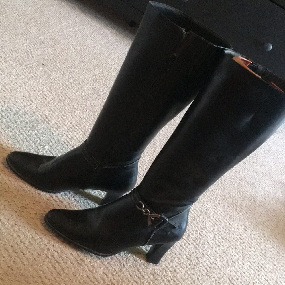 Never worn boots. Collecting dust in my closet